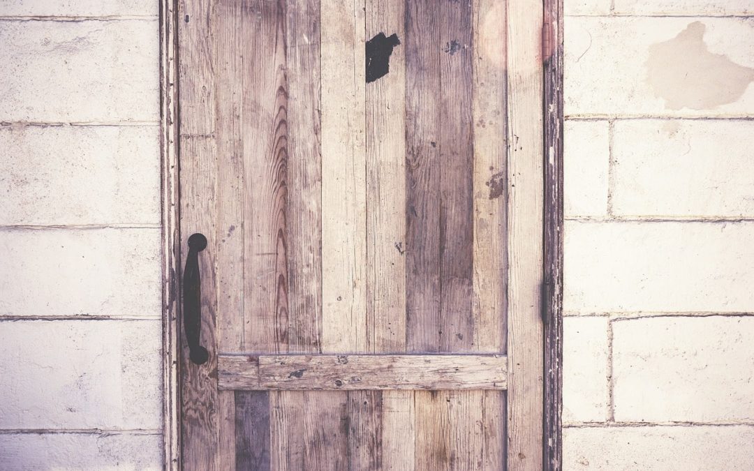 Signs That You Need a New Door