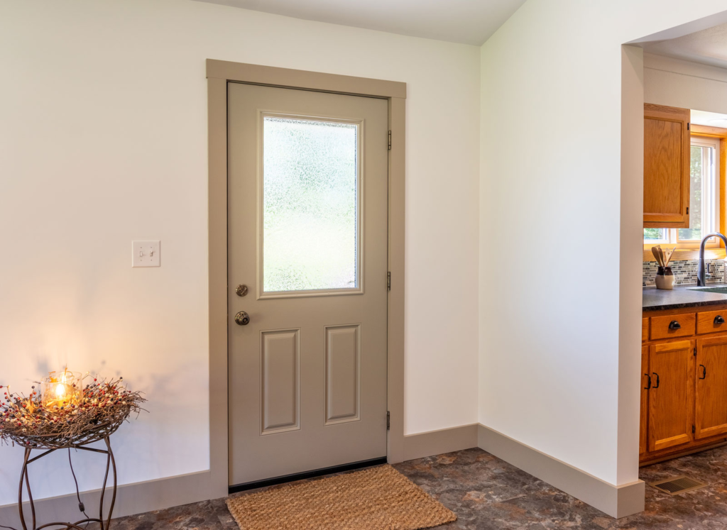 Heritage%E2%84%A2 430 2P Smooth Fiberglass Door In Sandstone With Gluechip Privacy Glass