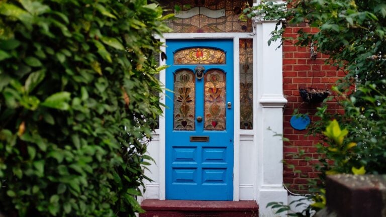 blue door 192051080